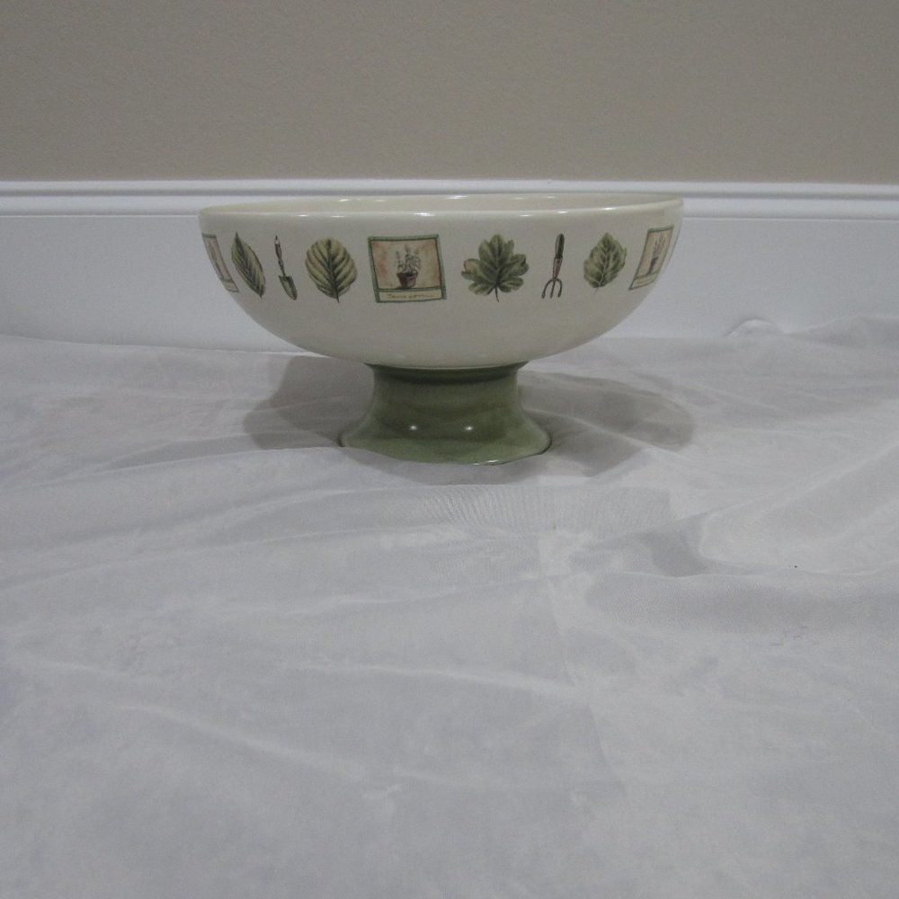 Pfaltzgraff Naturewood Large Pedestal Bowl